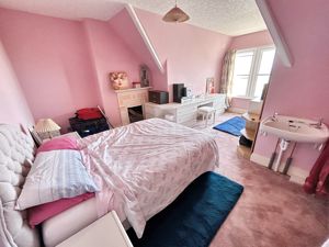 Bedroom- click for photo gallery